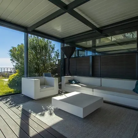 Apartment With Swimming Pool And Sea View